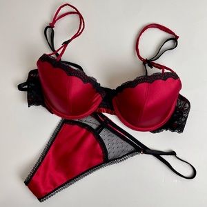 Jezebel NWOT Red Satin Padded Push-up bra with matching G-String, 36B